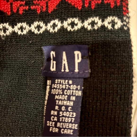 GAP Vintage Black and Red Fair Isle Scarf - Picture 4 of 4
